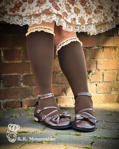 Basics Lace UTK socks