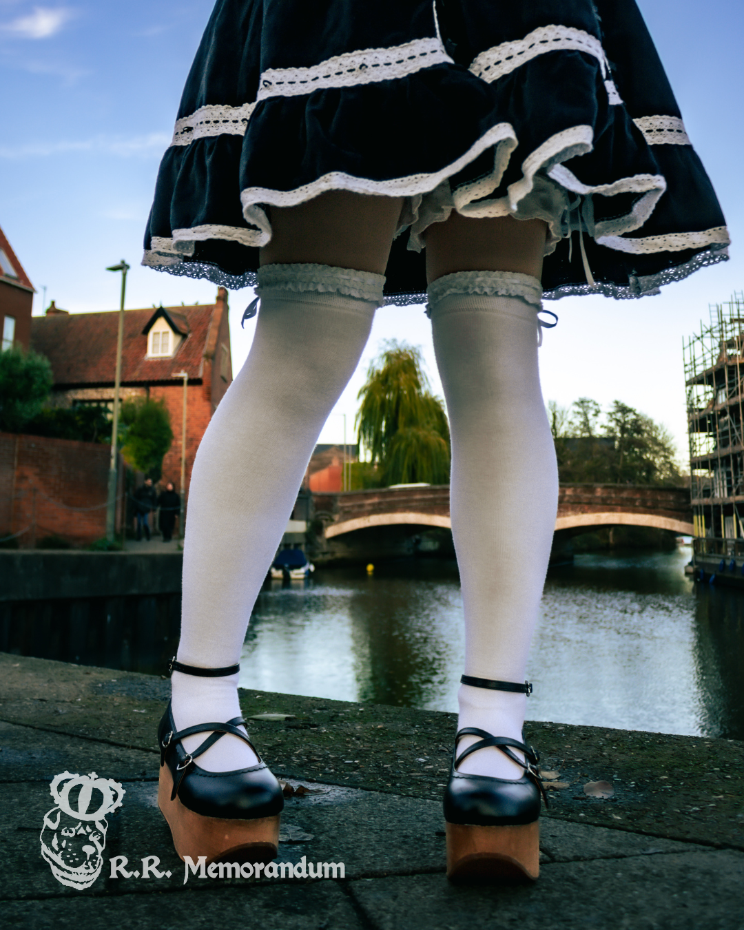 Basics Lace OTK socks